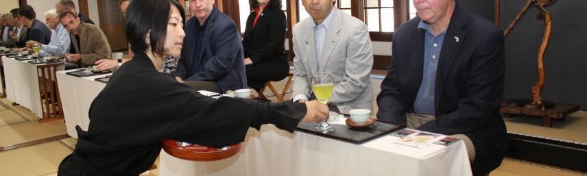 アメリカ合衆国ミシガン州知事他施設団を近江の茶で歓迎しました 滋賀県茶業会議所公式ホームページ